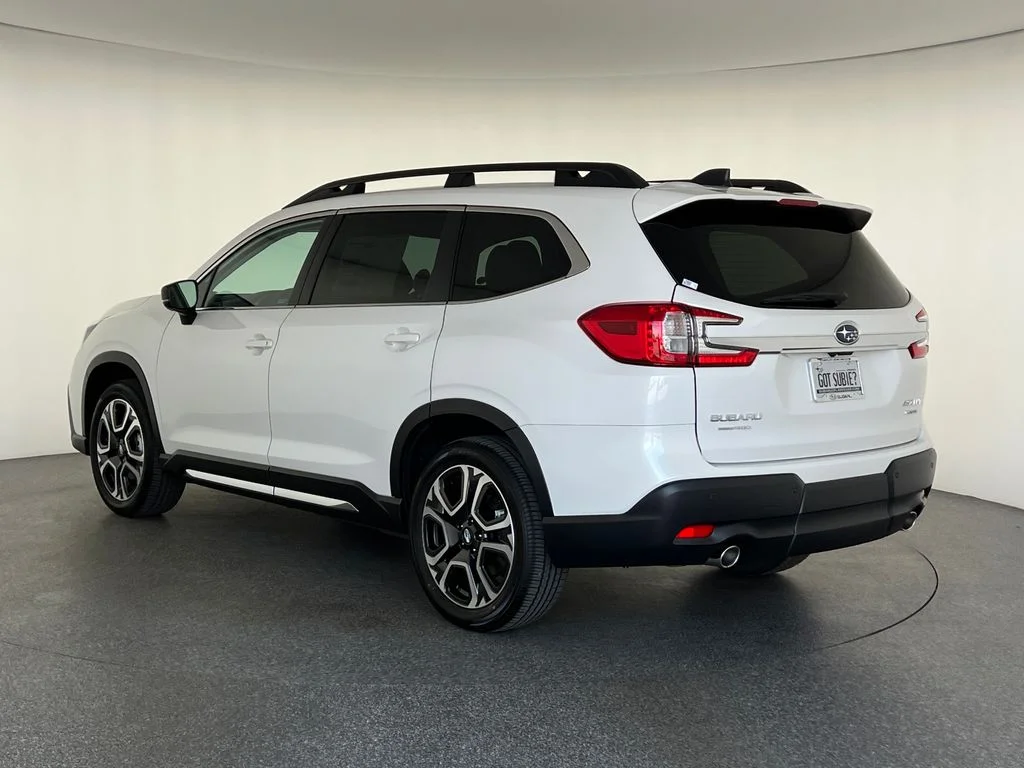 New 2026 CRYSTAL WHITE PEARL Subaru Limited 7-Passenger image 7