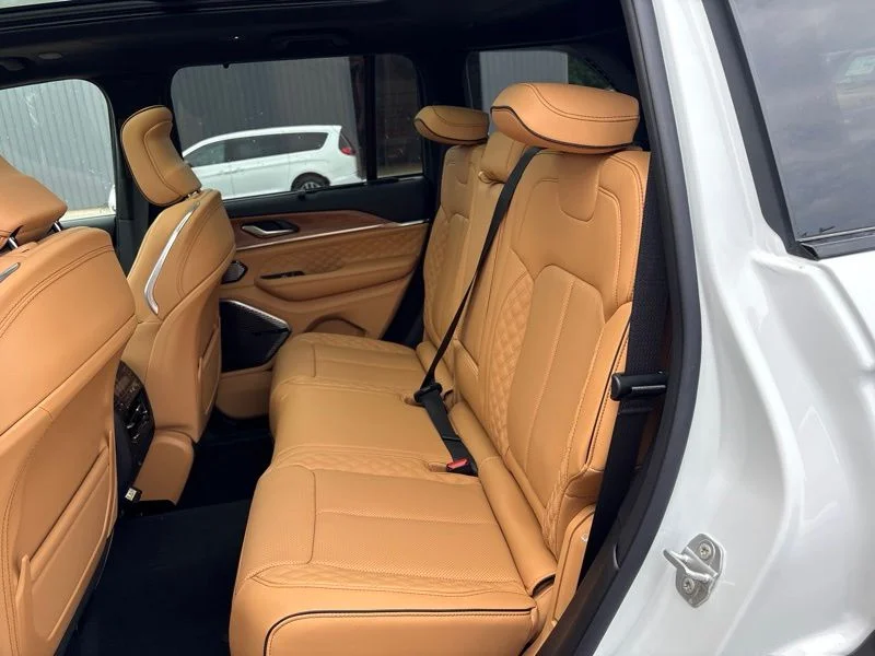 New 2026 Bright White Clear-Coat Exterior Paint Jeep Summit image 15