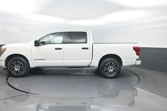 Used 2022 White Nissan SV image 2