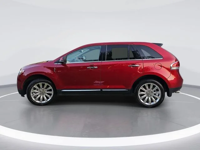 Used 2015 Red Lincoln Base image 6