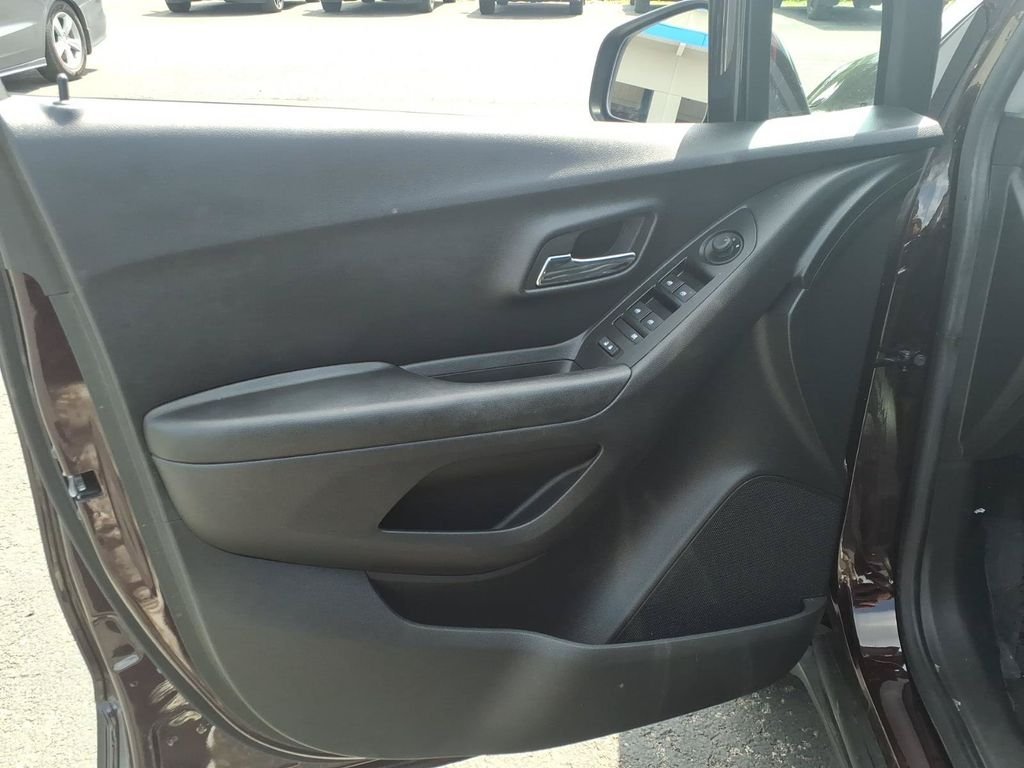 Used 2022 Red Chevrolet LT image 16