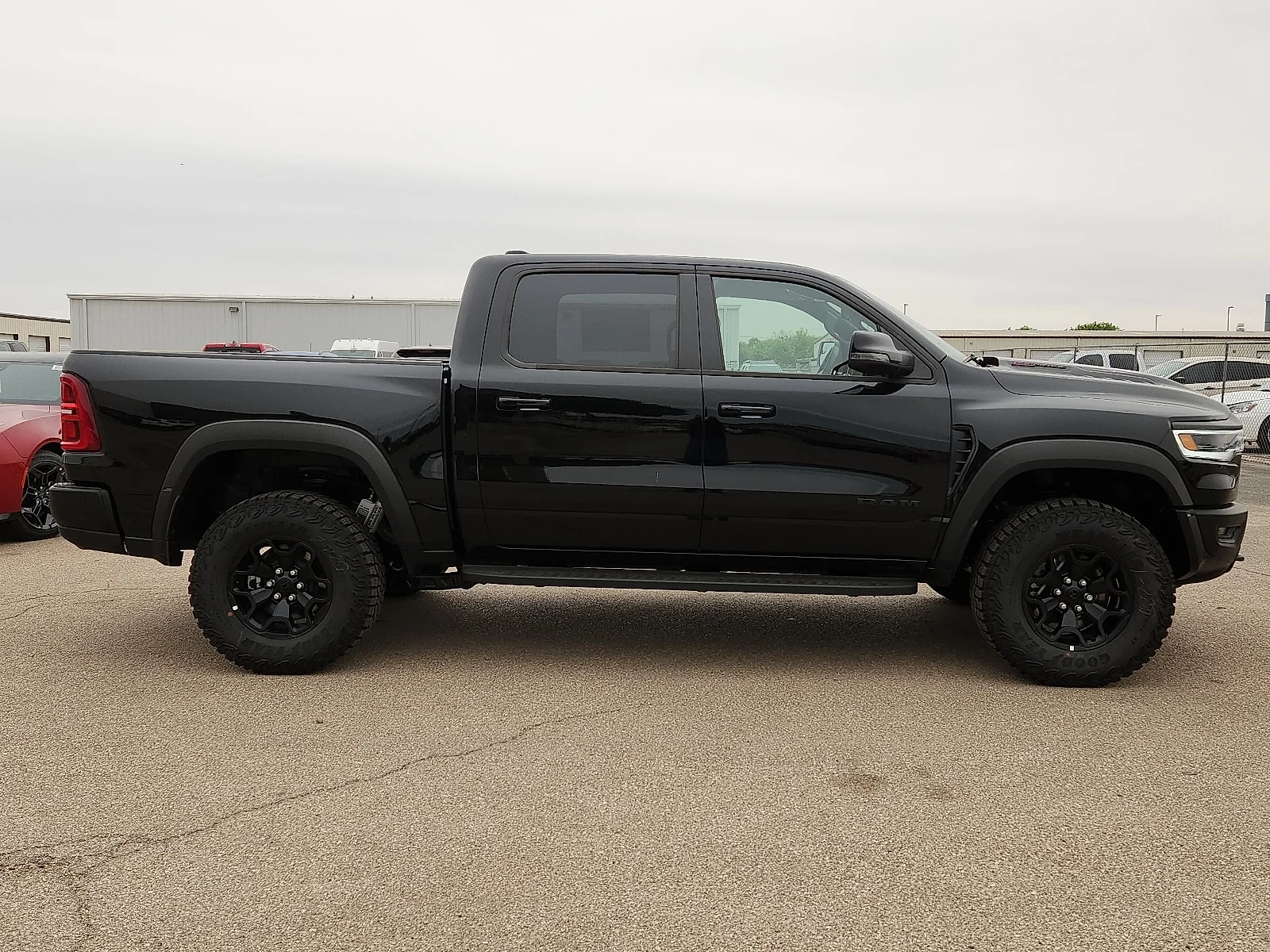 New 2026 Diamond Black Crystal Pearl-Coat  Paint Ram RHO CREW CAB 4X4 5