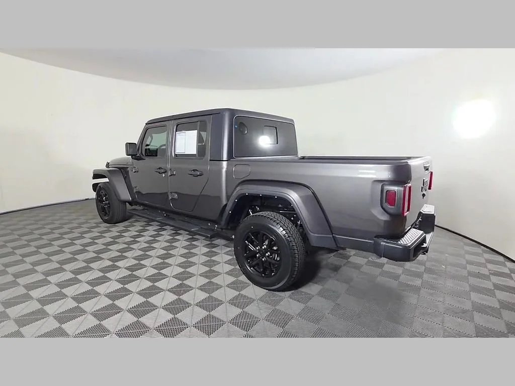 Used 2022 Granite Crystal Metallic Clearcoat Jeep Altitude image 44