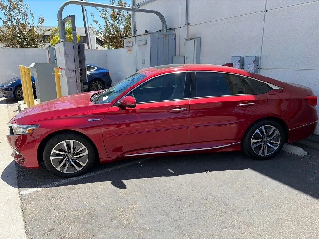 Used 2018 Red Honda Touring image 14