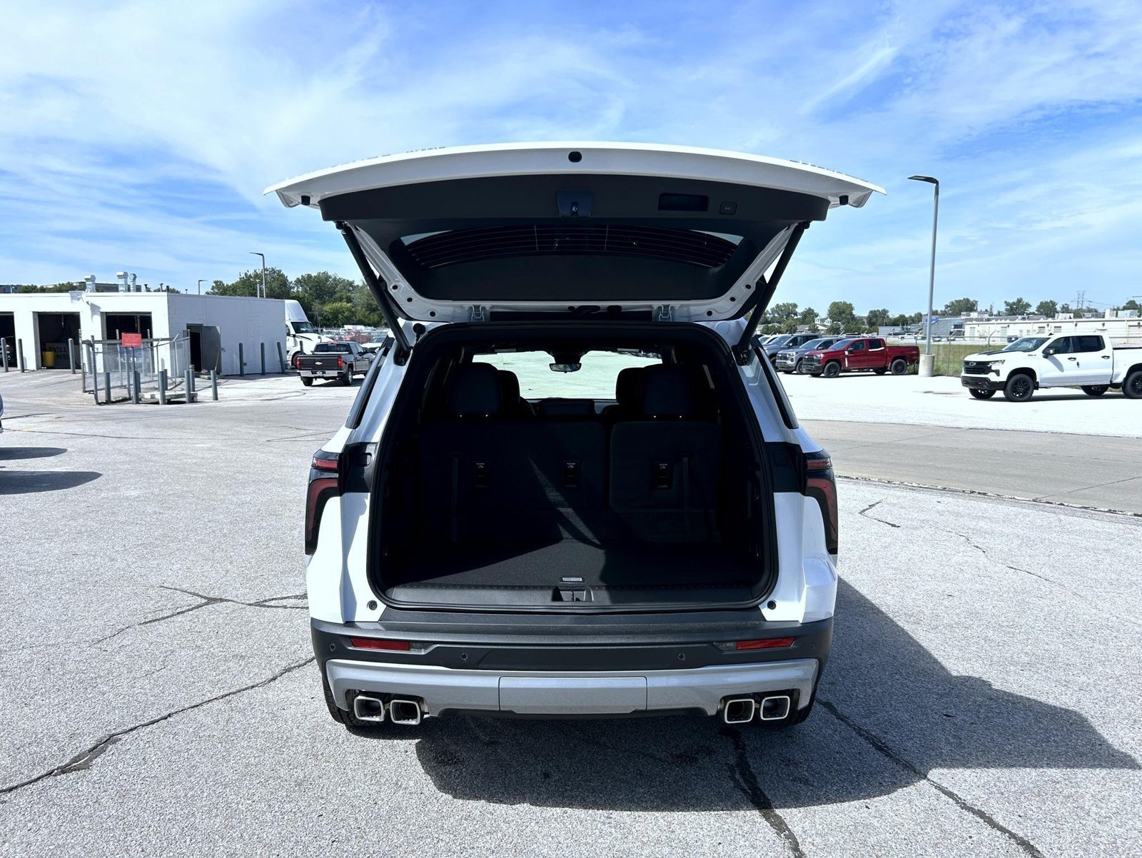New 2027 Summit White Chevrolet LT image 23