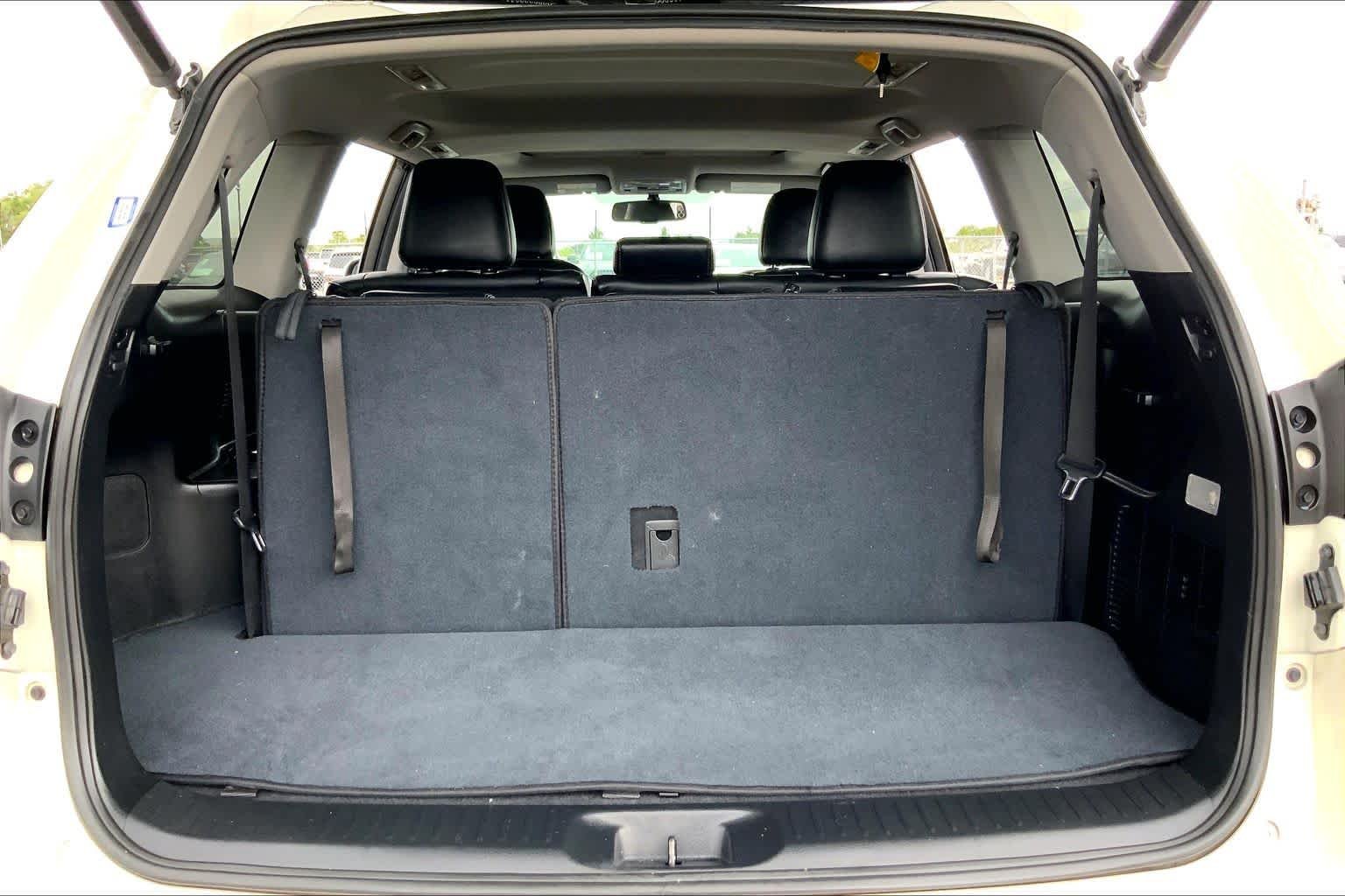 Used 2016 Blizzard Pearl Toyota XLE image 34