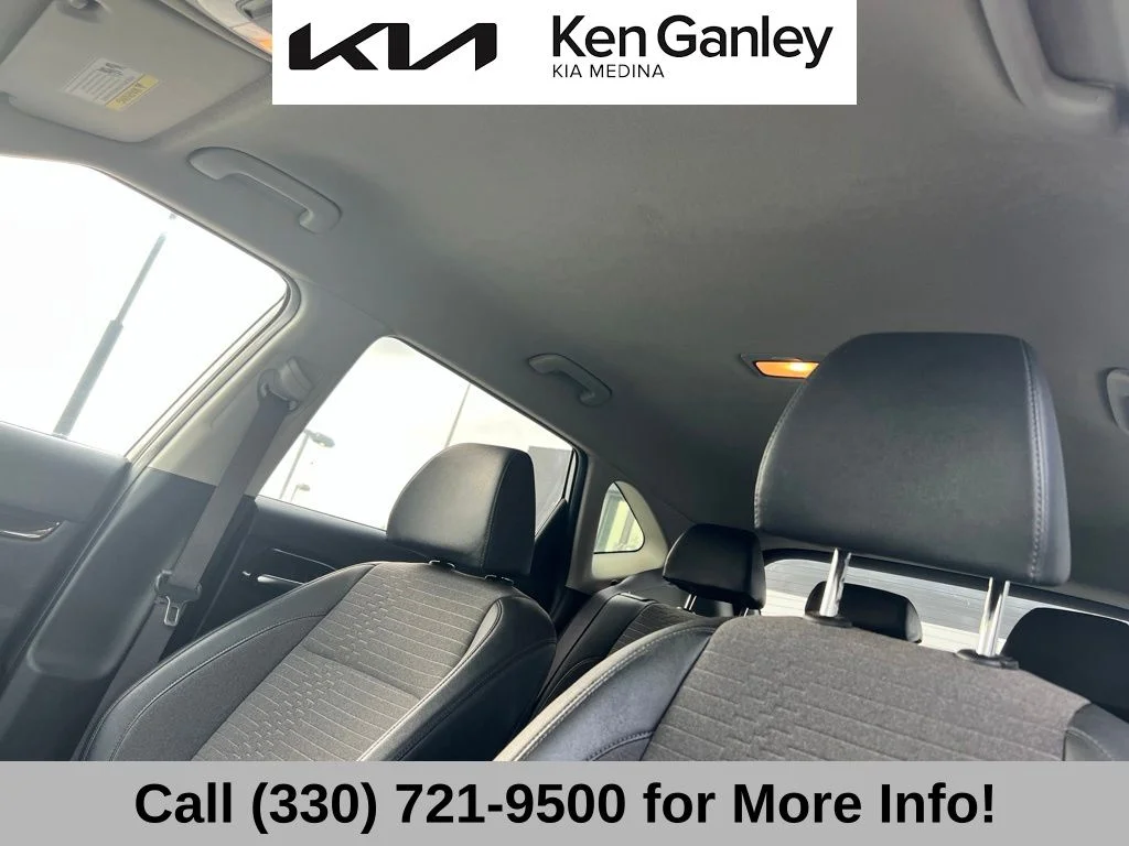 Used 2021 White Kia S image 41