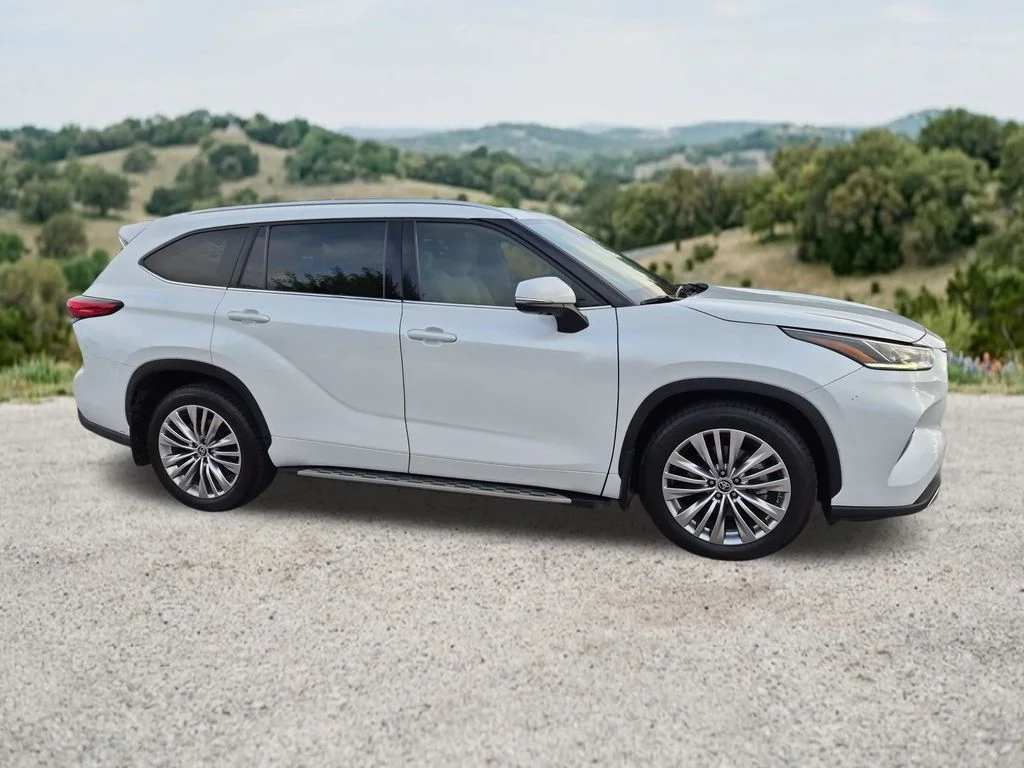 Used 2022  Toyota Platinum image 13
