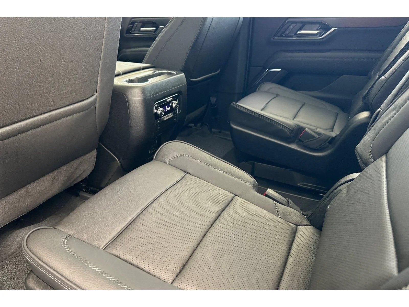 2026 GMC Yukon XL Denali - Photo 11