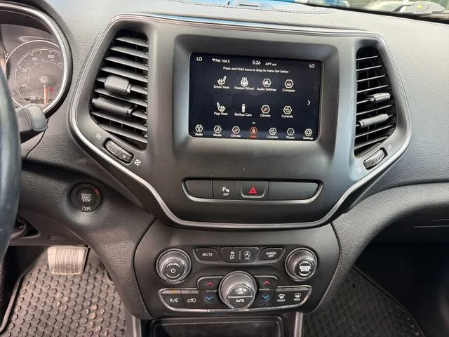 Used 2020 Silver Jeep Latitude Plus 4x4 image 24