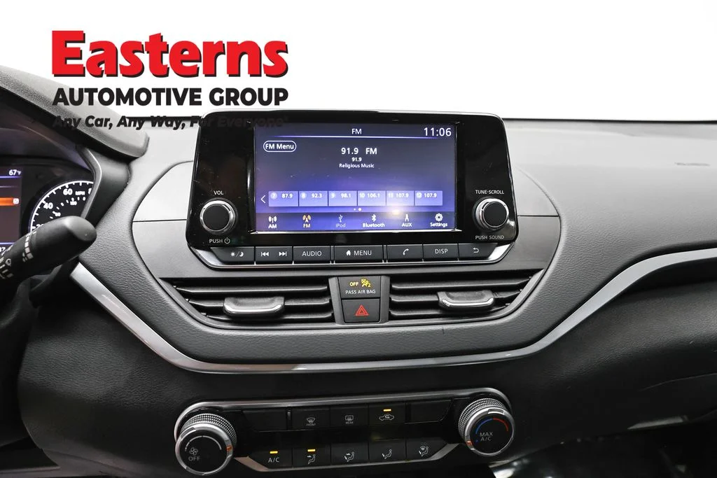 Used 2023 Silver Nissan 2.5 S image 11