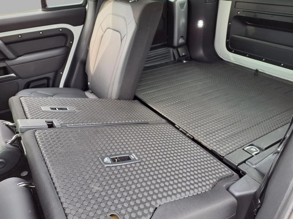 Used 2025 White Land Rover S image 23