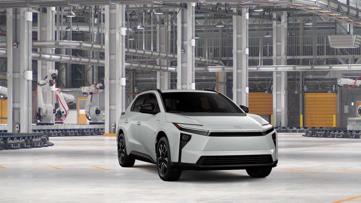 New 2027 Wind Chill Pearl Toyota XLE image 16