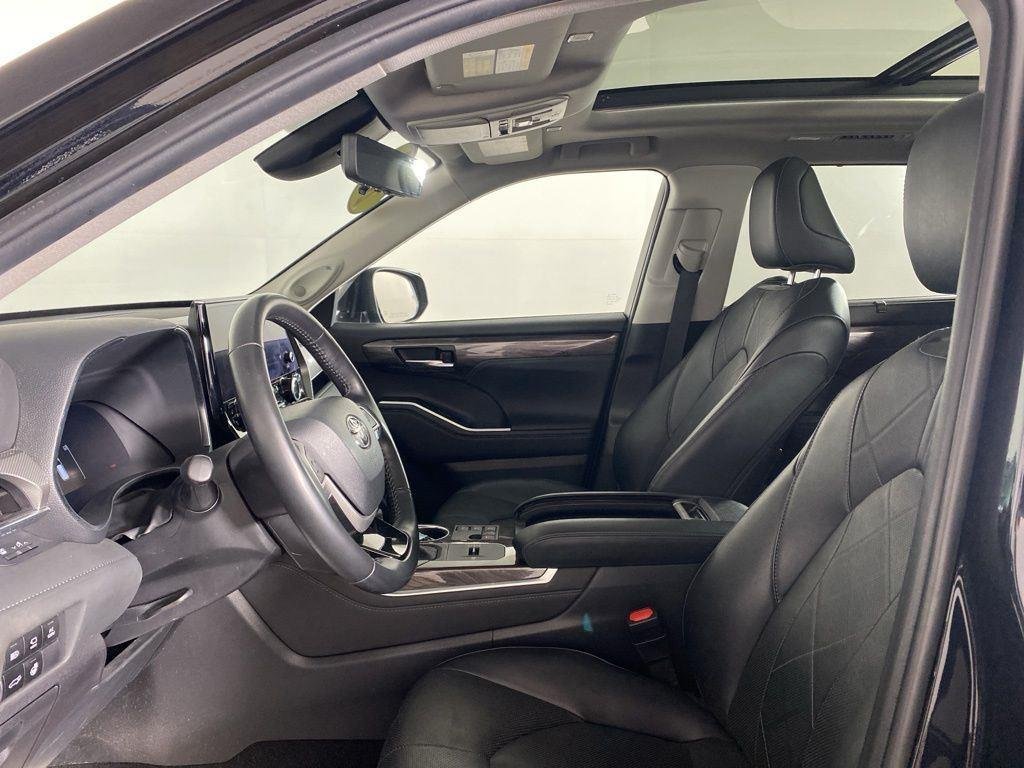 Used 2023 Midnight Black Metallic Toyota Platinum image 30