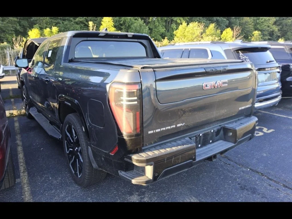 Used 2026 Deep Ocean Metallic GMC Denali Max Range image 4