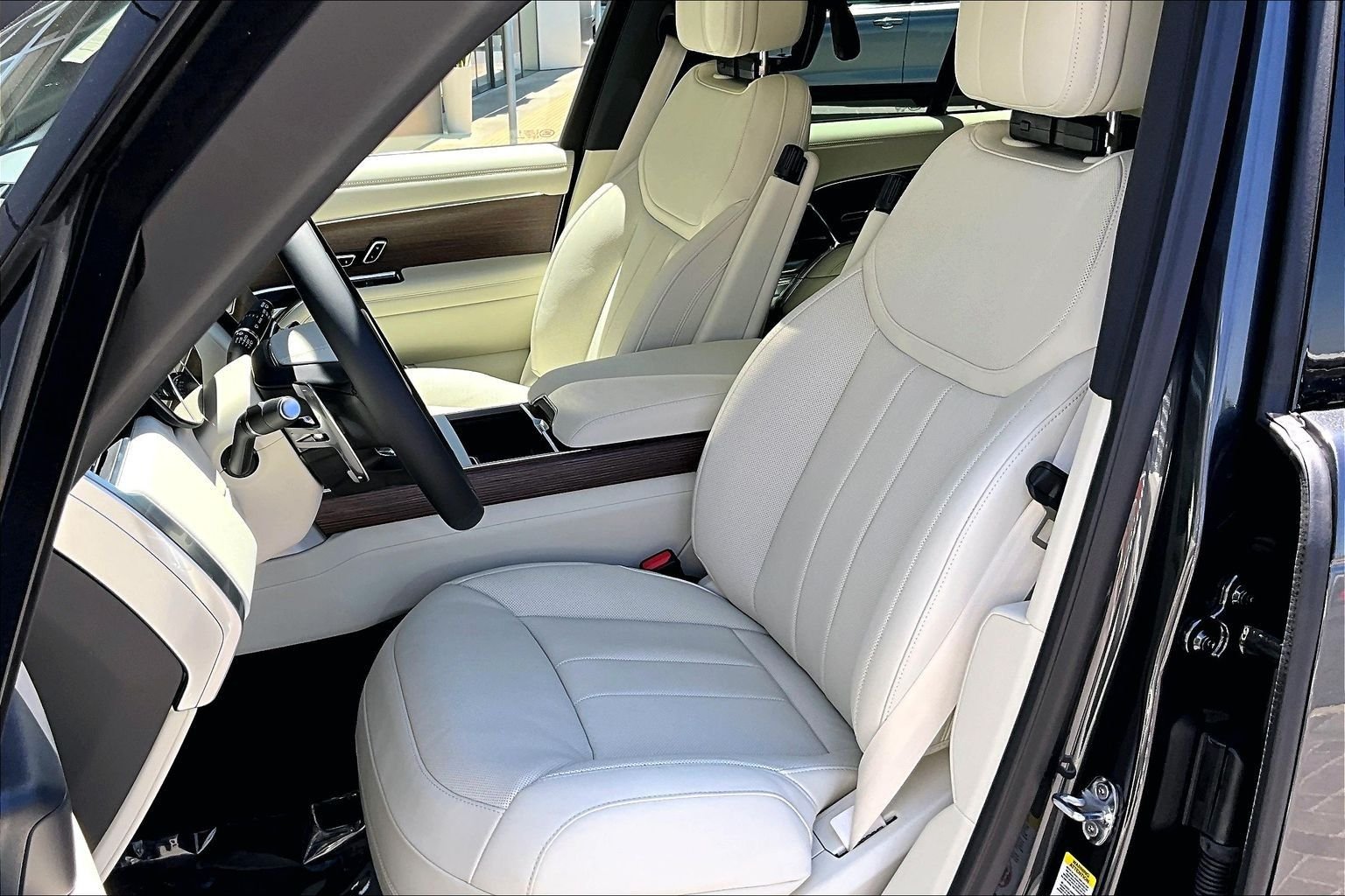 New 2026 Carpathian Grey Land Rover SE image 9