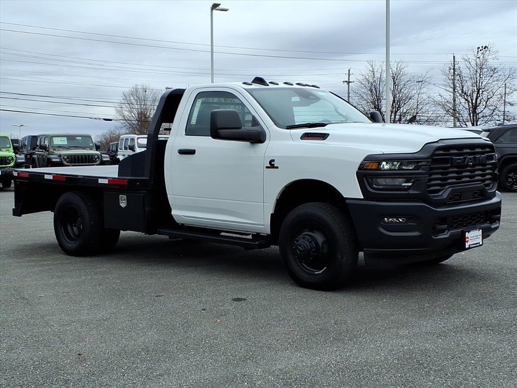 2026 RAM 3500 Chassis Tradesman - Photo 2