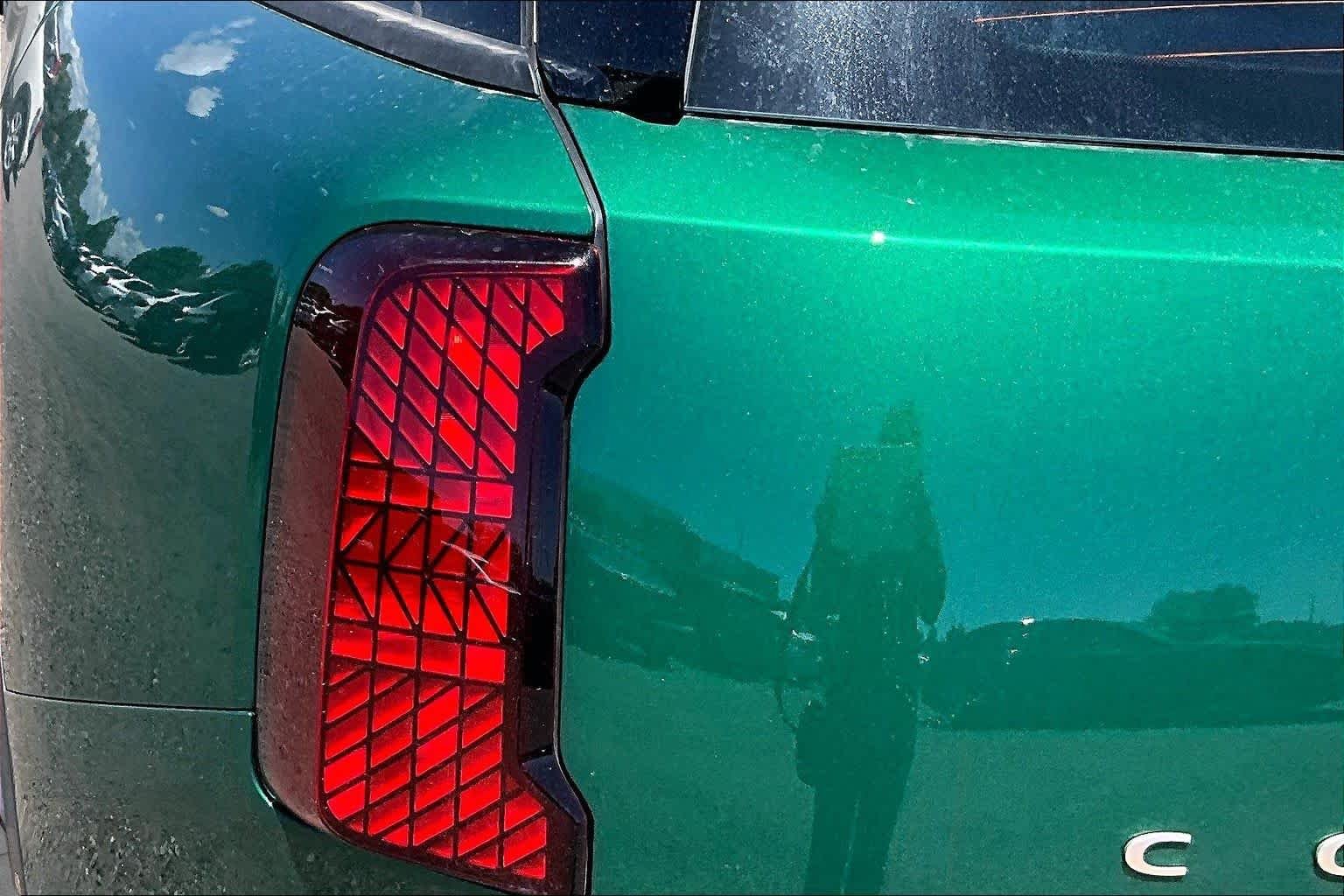 New 2027 British Racing Green IV Metallic MINI Signature Plus image 14