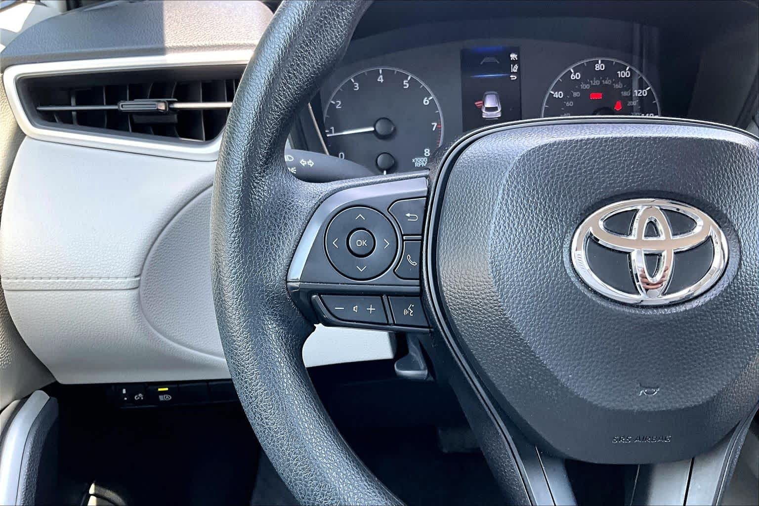 Used 2025 Wind Chill Pearl Toyota L image 24