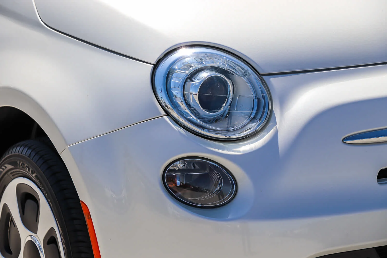 Used 2016 Bianco Perla (Pearl White Tri-Coat) FIAT  image 4