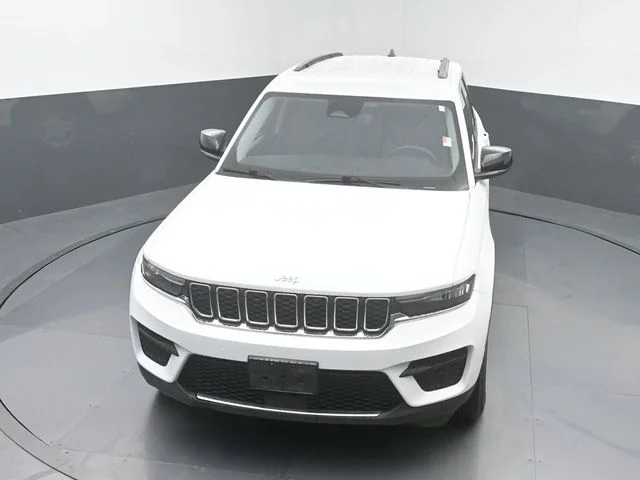 Used 2024 White Jeep Laredo image 29