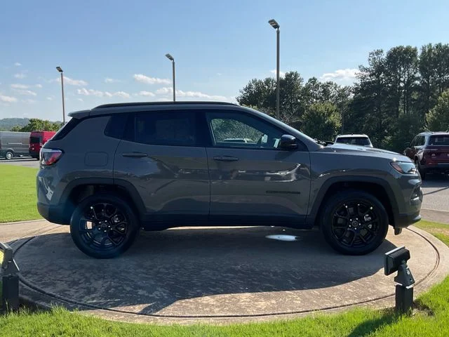 New 2026 Sting-Gray Clearcoat Jeep Latitude image 8