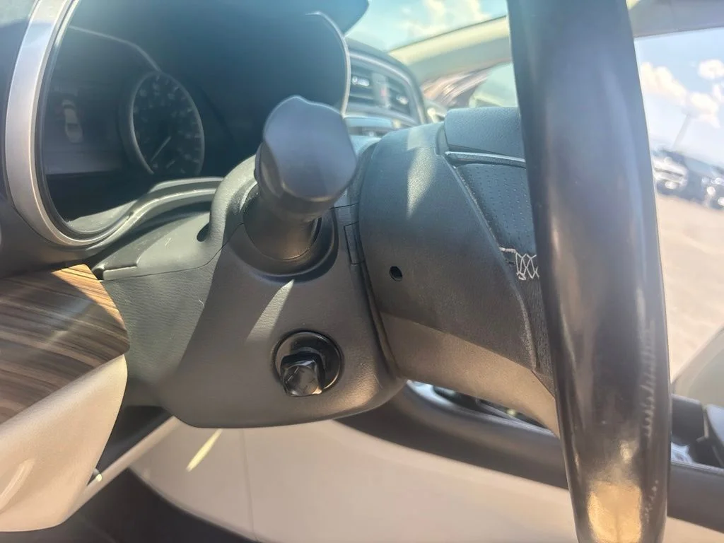 Used 2016 White Nissan Platinum image 13
