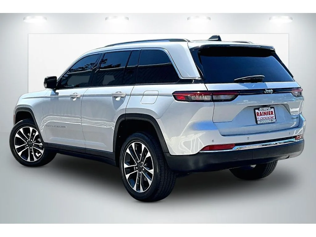 Used 2022 Silver Zynith Jeep Limited image 12