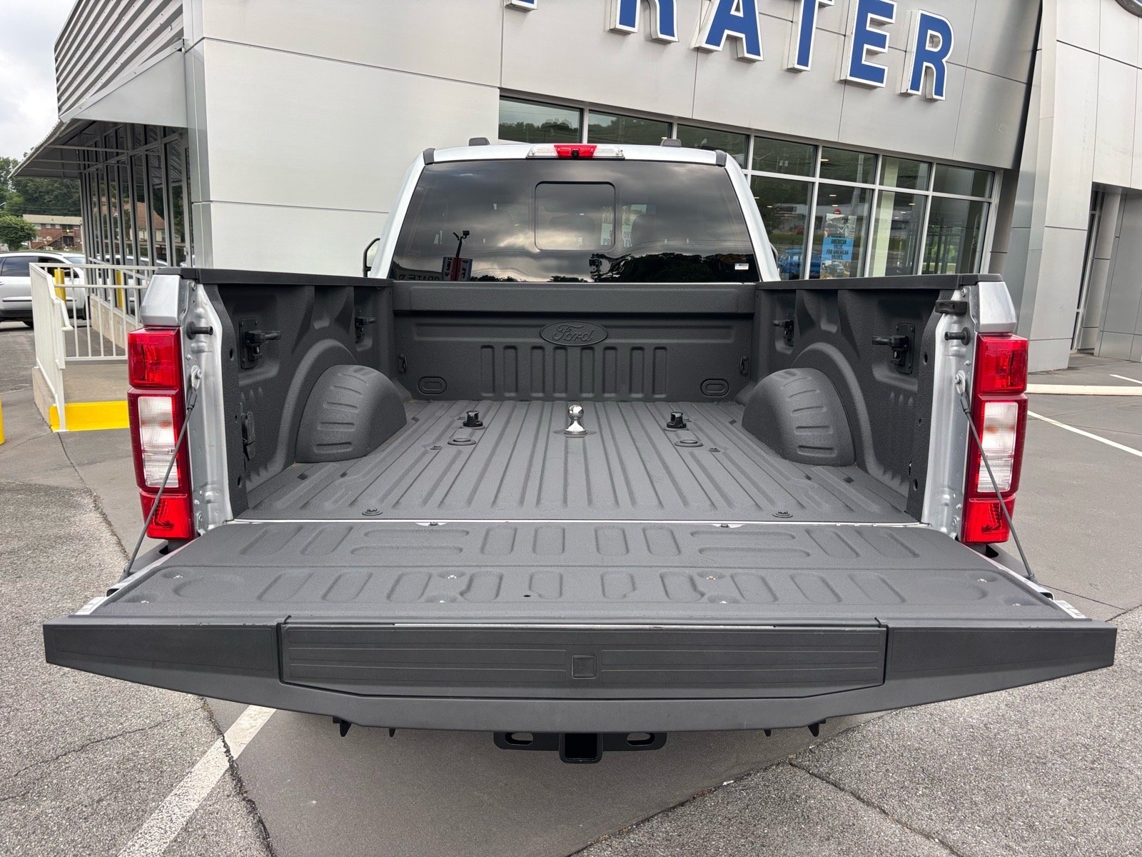 Used 2022 Iconic Silver Ford Lariat image 17