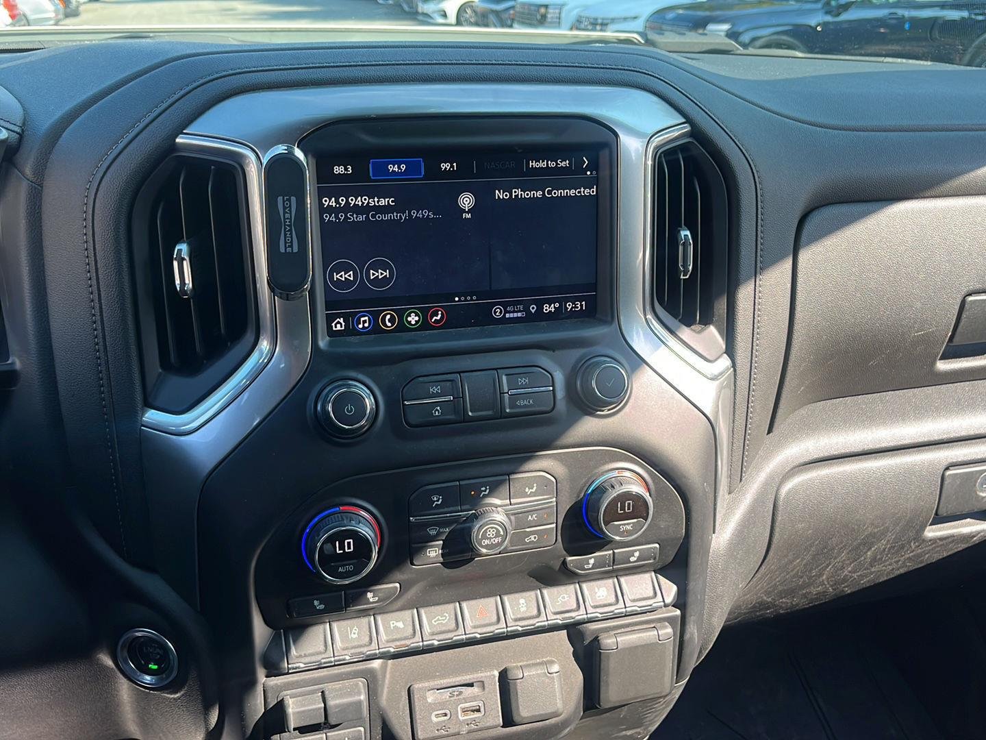 Used 2021 Iridescent Pearl Tricoat Chevrolet LTZ image 17