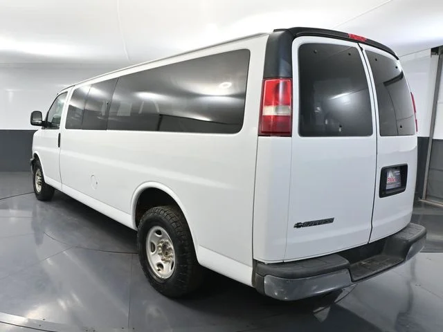 2017 Chevrolet Express Passenger LS - Photo 7