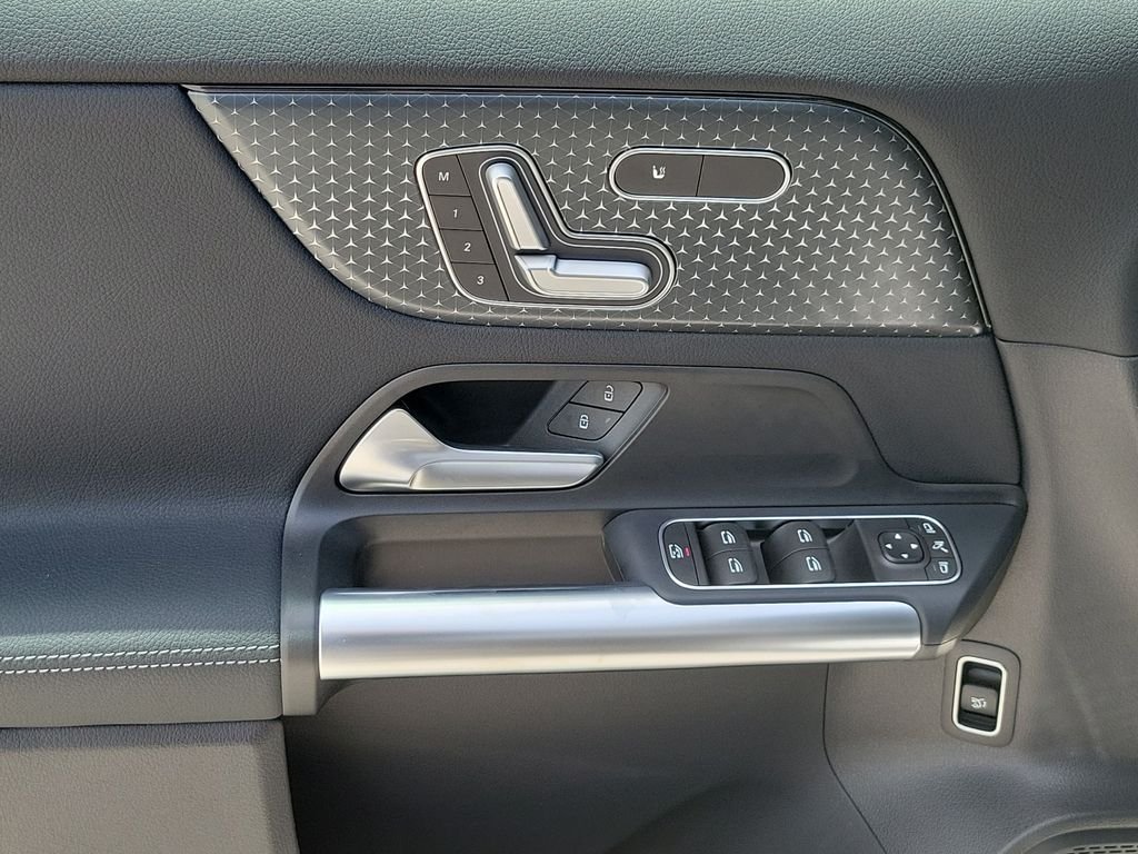New 2026 Mountain Grey Metallic Mercedes-Benz GLA 250 image 17