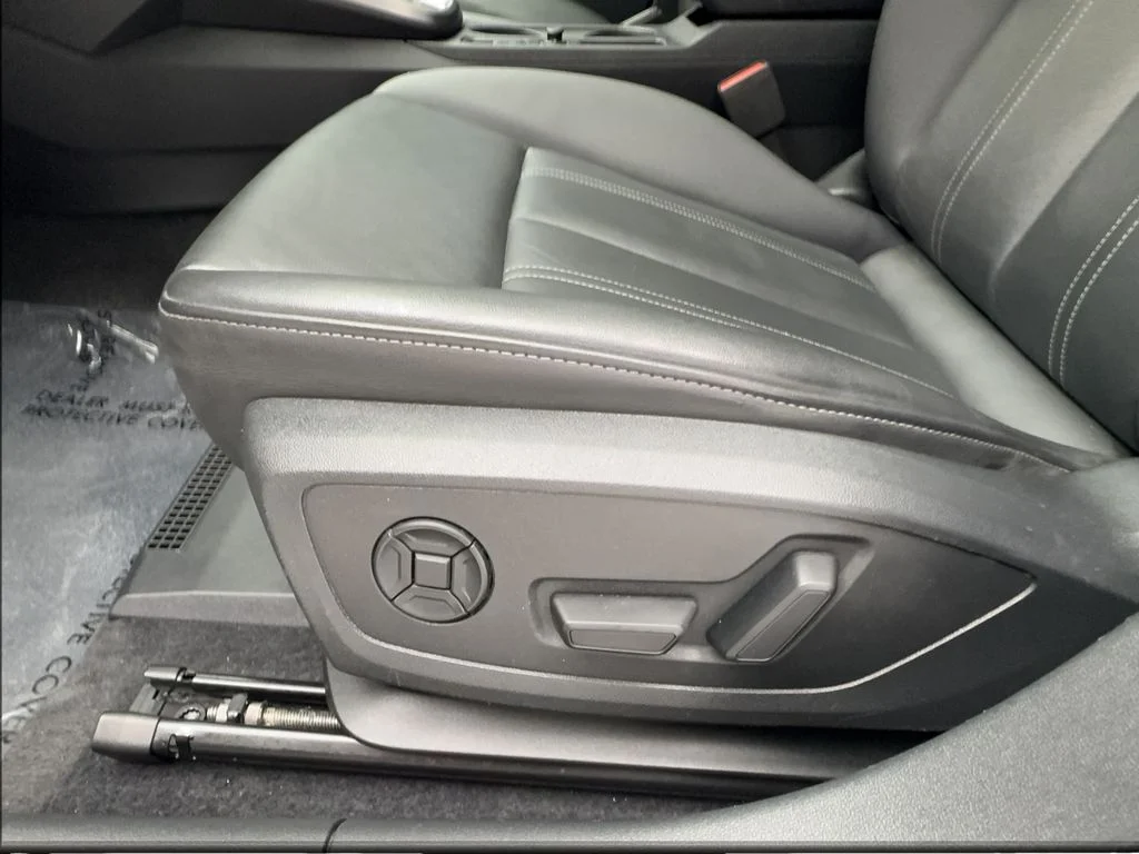 Used 2024 White Audi  image 21