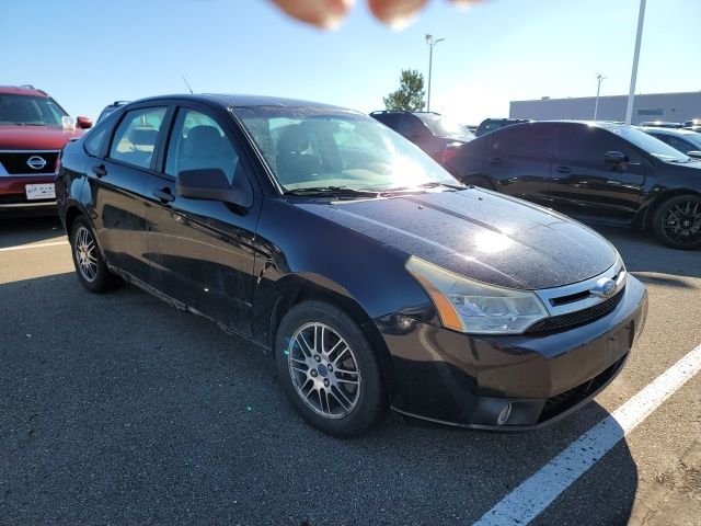 2010 Ford Focus SE's photo