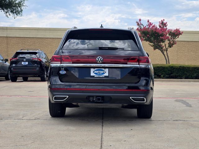 Used 2024  Volkswagen 2.0T SE w/Technology image 7
