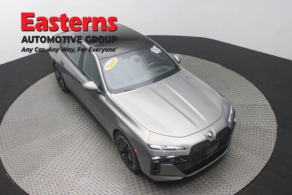 Used 2023 Gray BMW 760i xDrive image 3