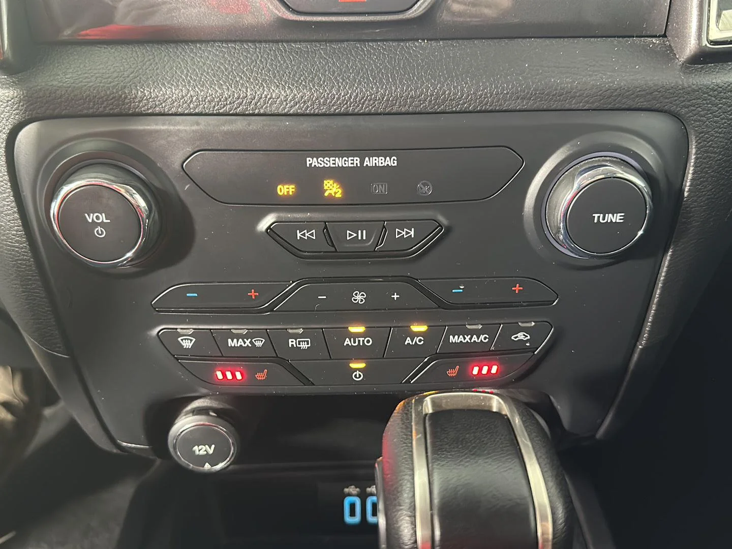 Used 2019 Oxford White Ford LARIAT image 25