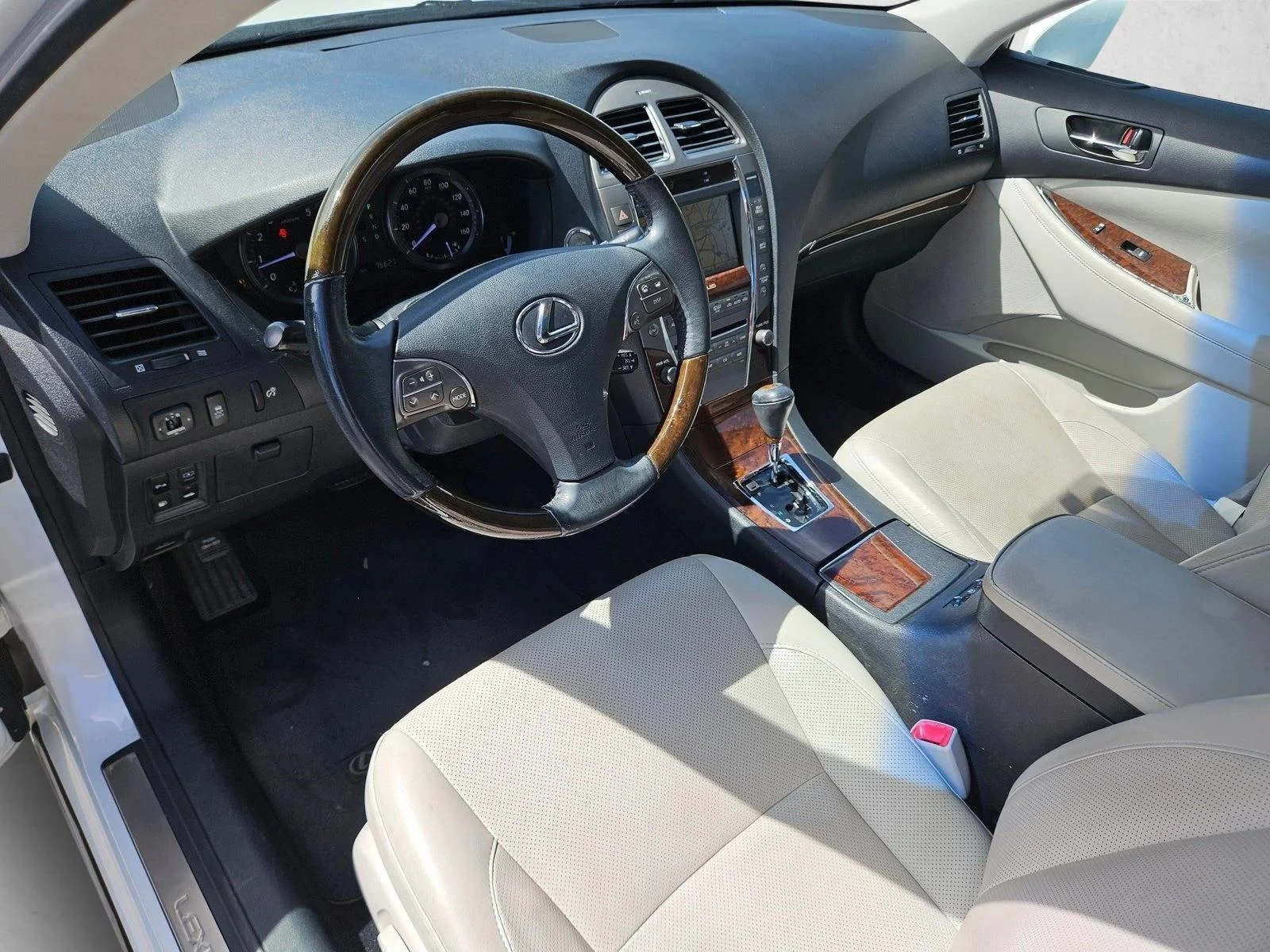 Used 2010 Starfire Pearl Lexus  image 10