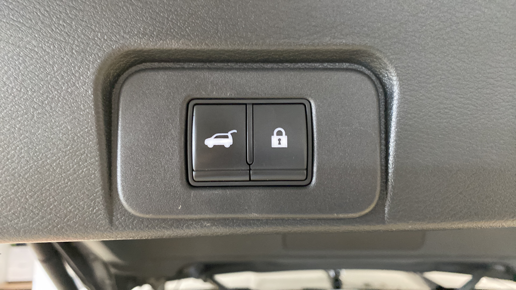 Used 2021 Pearl White Tricoat/Super Black Nissan Platinum image 26