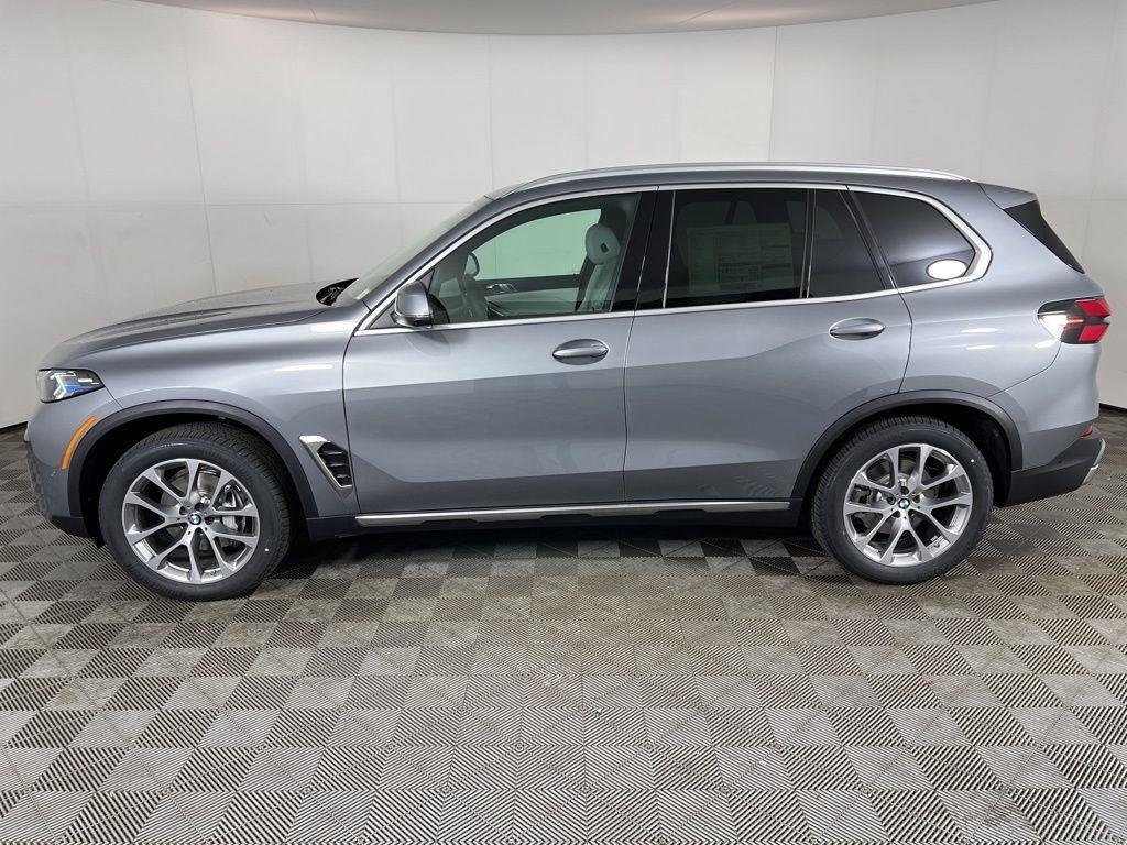 New 2026 Skyscraper Grey Metallic BMW xDrive40i image 4
