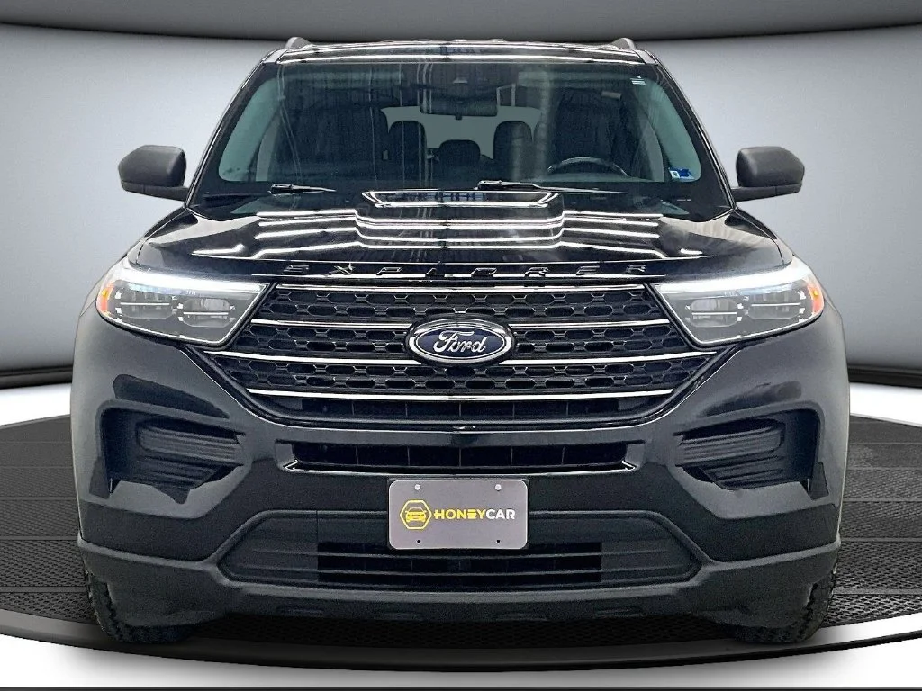 Used 2021 Black Ford XLT image 2