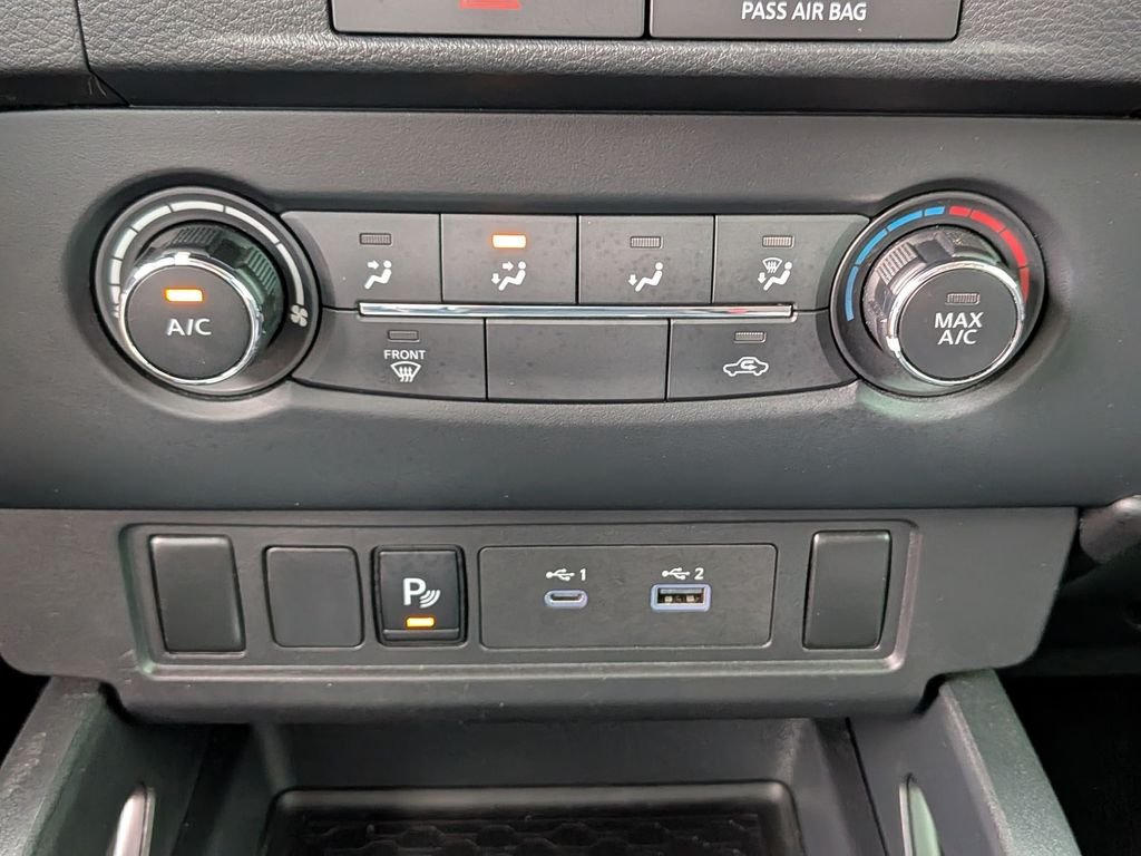 Used 2022 Red Nissan S image 19