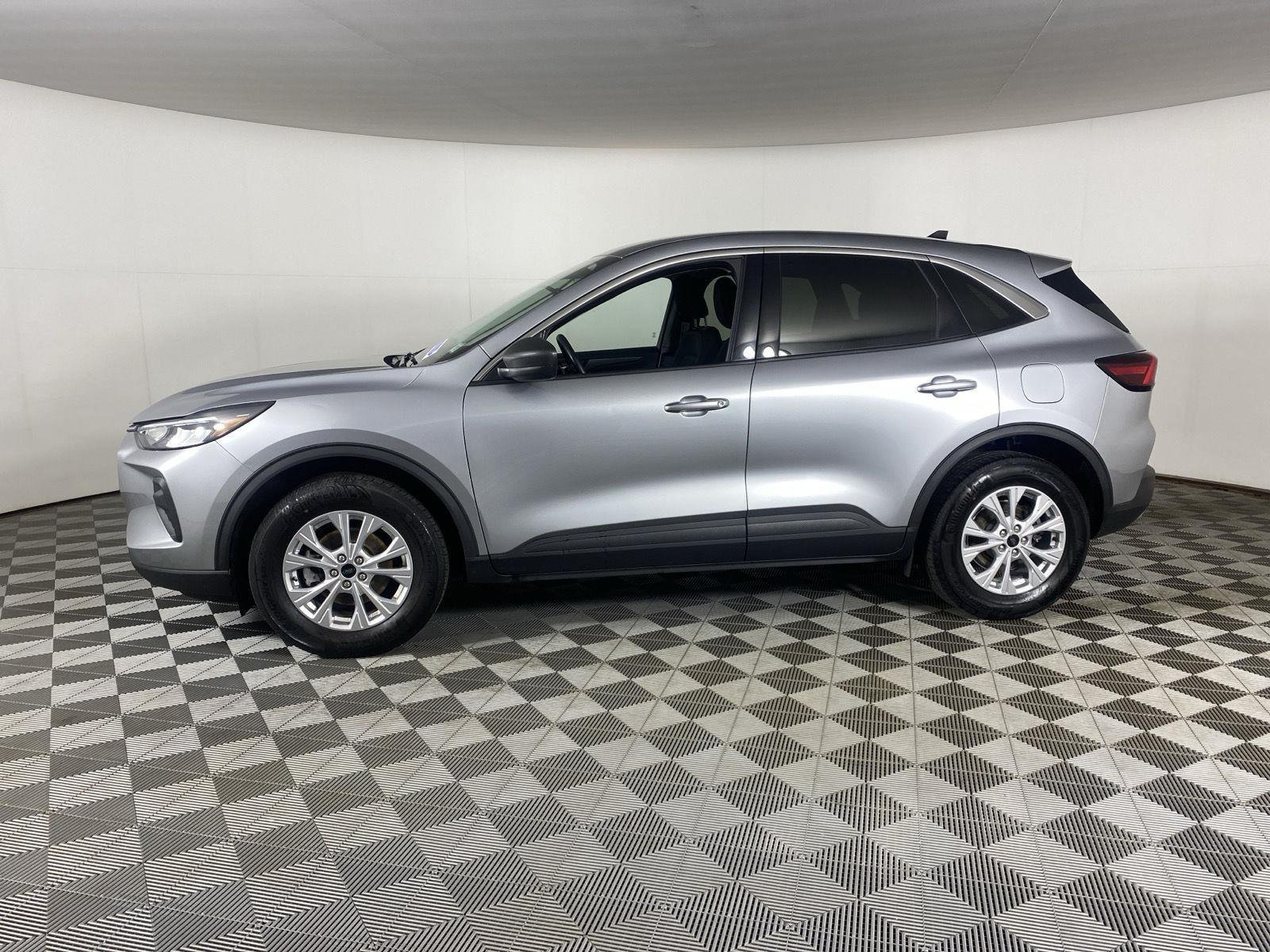 Used 2023 Iconic Silver Ford Active image 4