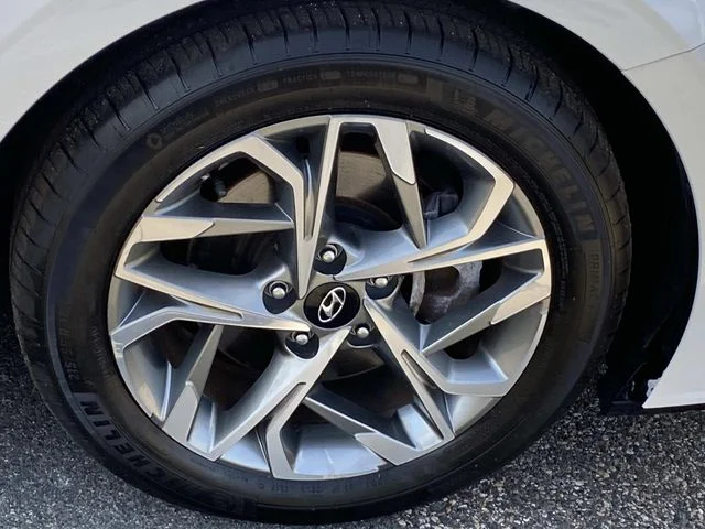 Used 2022 Gray Hyundai SEL image 29