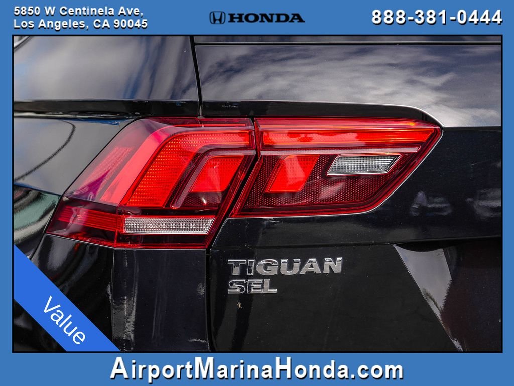 Used 2018 Pearl Metallic Volkswagen 2.0T SEL image 19