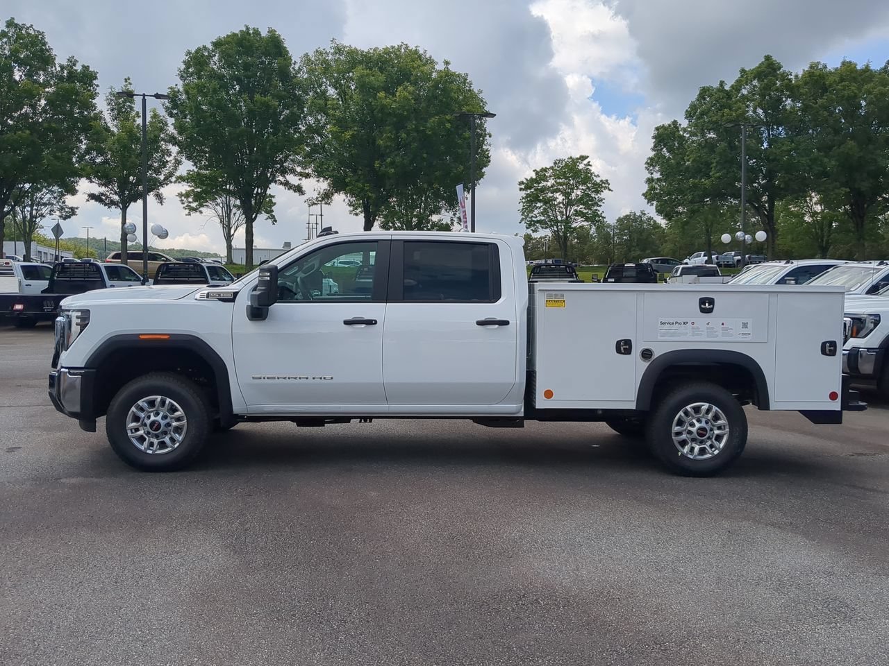 New 2026 Summit White GMC Pro image 5