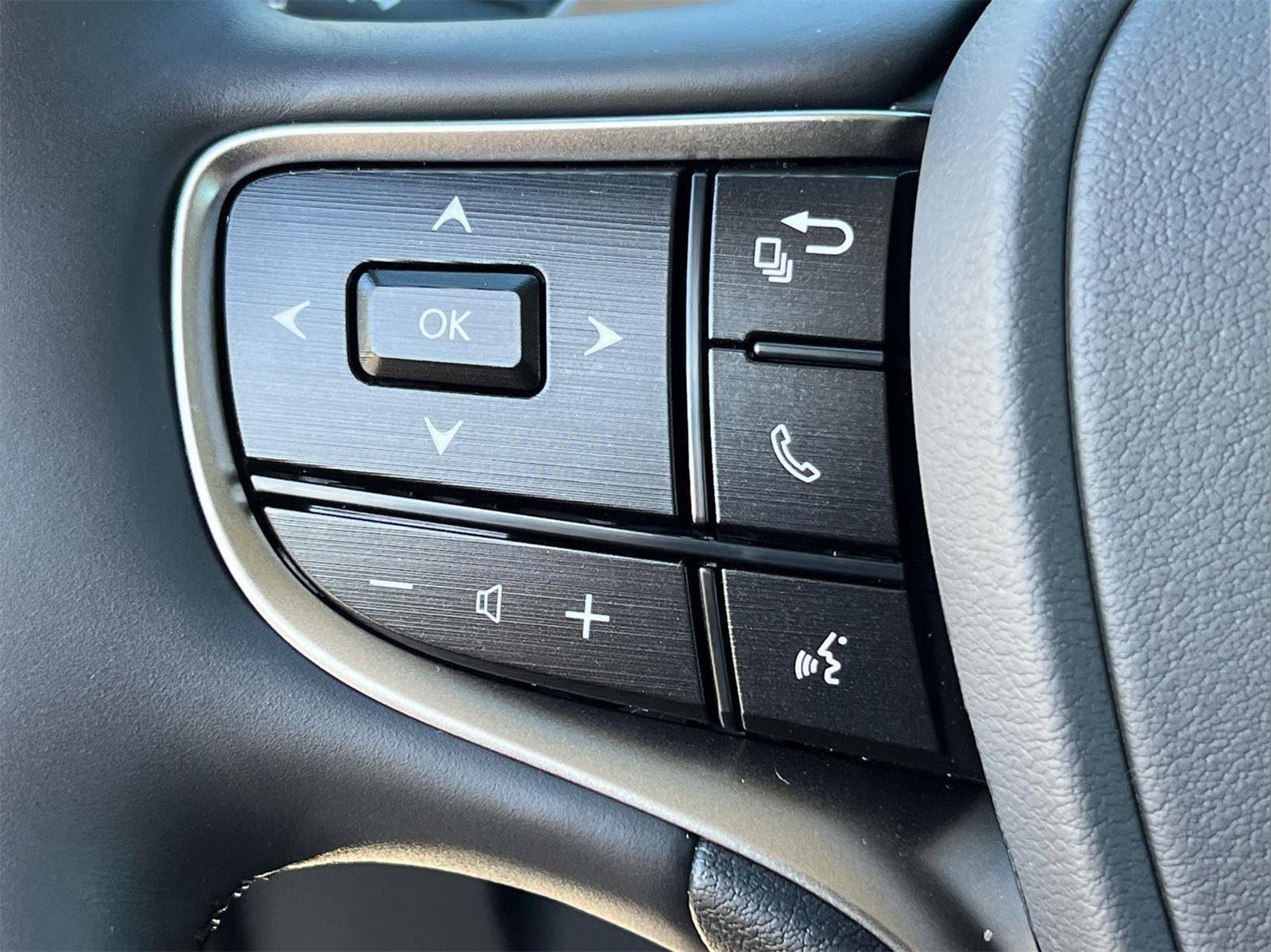 2025 Lexus ES 350 - Photo 19