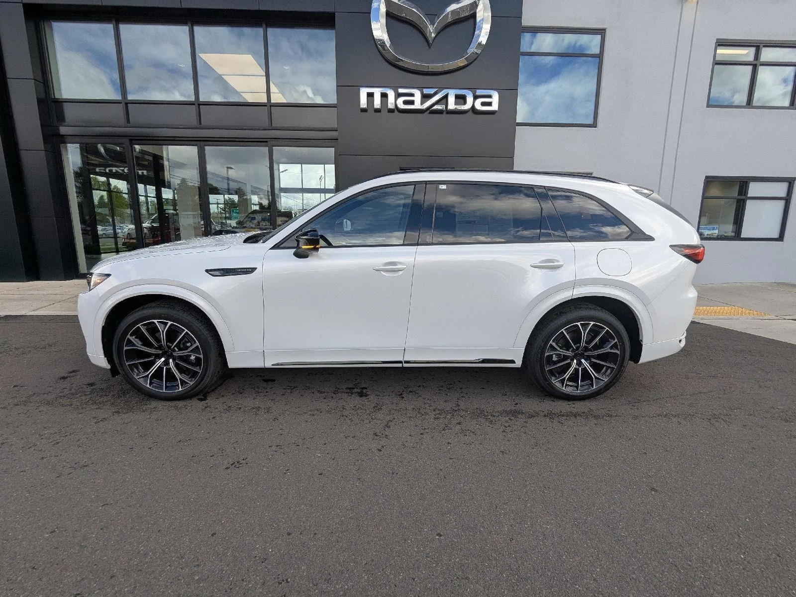 New 2026 Rhodium White Premium Mazda 3.3 Turbo S Premium AWD image 3