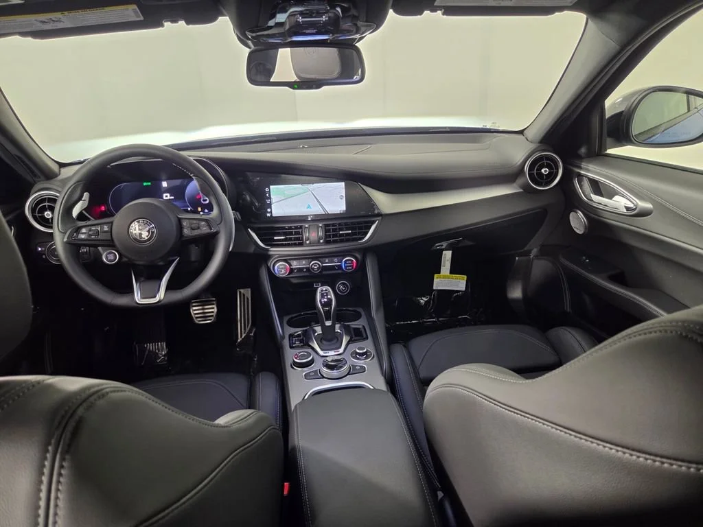 2025 Alfa Romeo Giulia Base - Photo 19