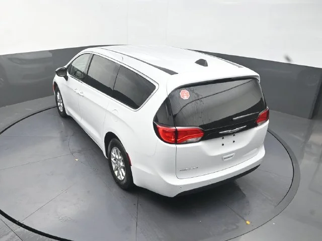 New 2027 Bright White Clear-Coat Paint Chrysler LX image 14